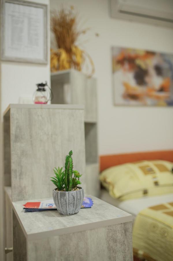 Studio Apartments Kim - Dilberovic Mostar Bagian luar foto