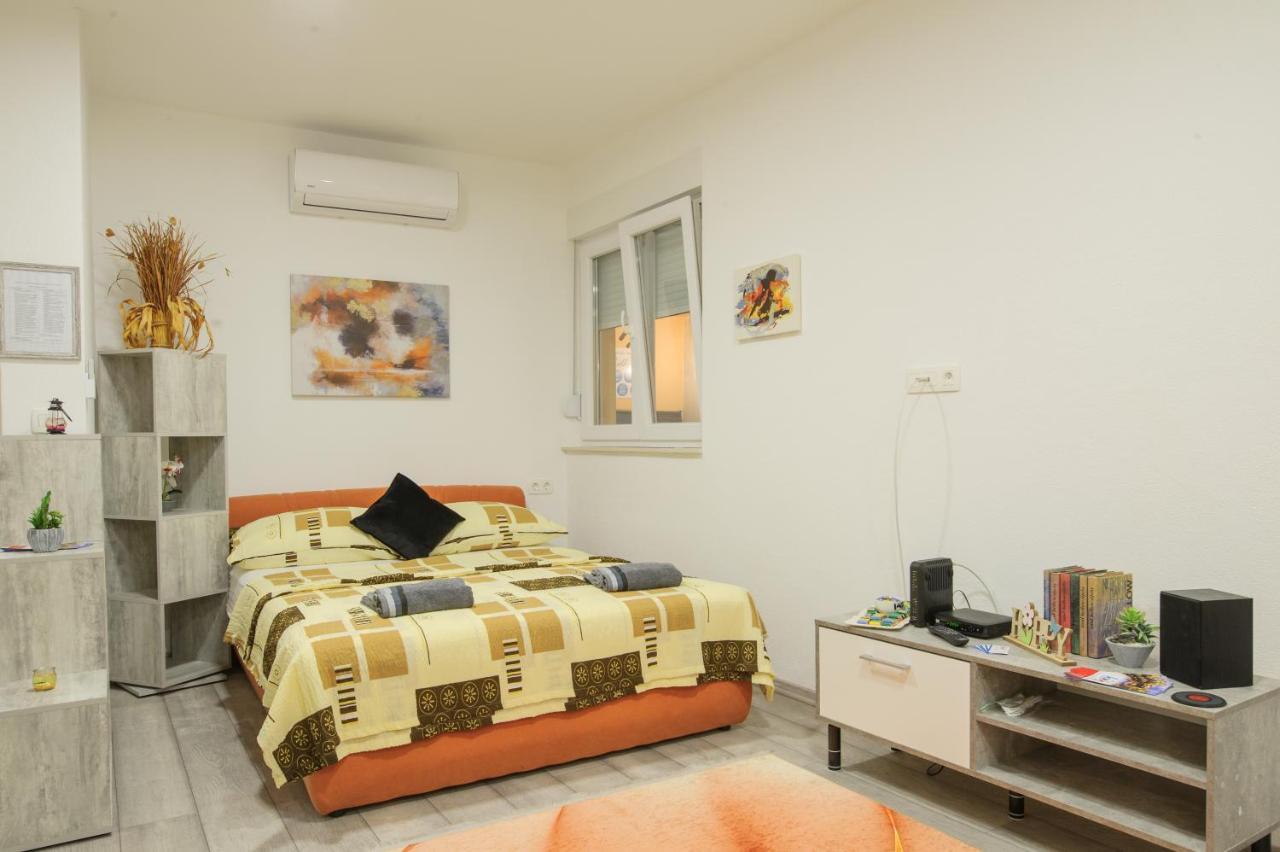 Studio Apartments Kim - Dilberovic Mostar Bagian luar foto
